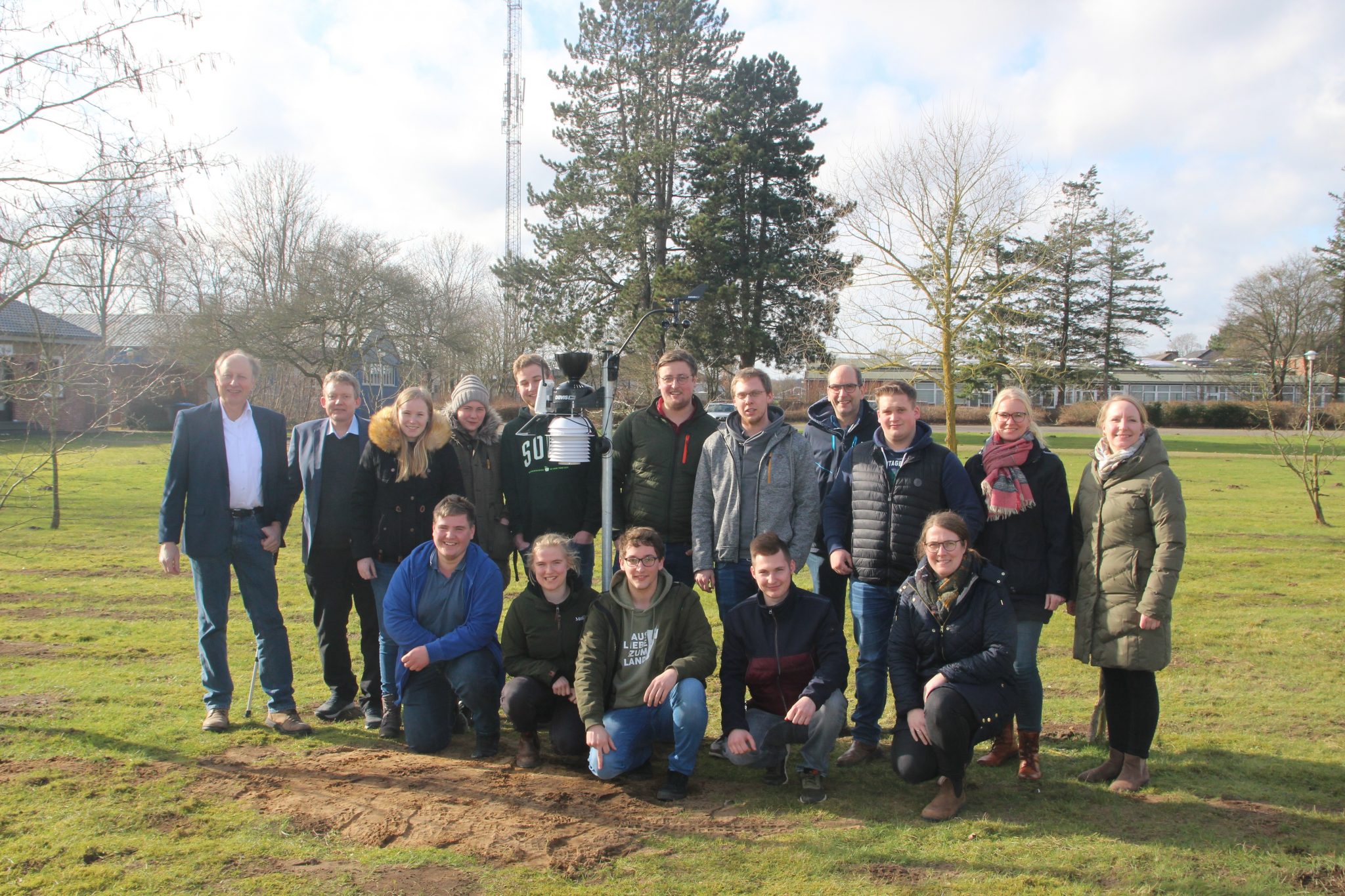 Übergabe der neuen Wetterstation vom VLF RendsburgEckernförde an die Landwirtschaftsschule am Übergabe der neuen Wetterstation vom VLF RendsburgEckernförde an die Landwirtschaftsschule am