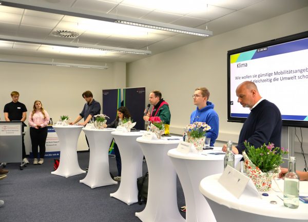 Moderation mit Kandidaten der Europawahl 2024 (Foto: Christof Nielsen-Wegner)