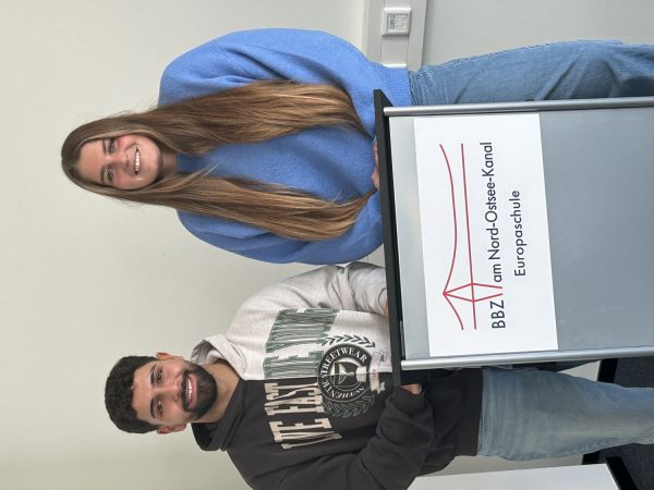 Schul-sprecherin Charlotte Herrmann und dem Schulsprecher Ali Haydar Yalcin 2024 (Foto: S. Waschmann-Schleth)